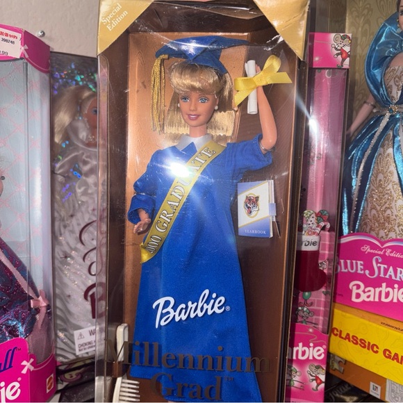 Barbie Millenium Grad, 2000 Graduate Special Edition, Never Out Of The Box - Picture 3 of 11